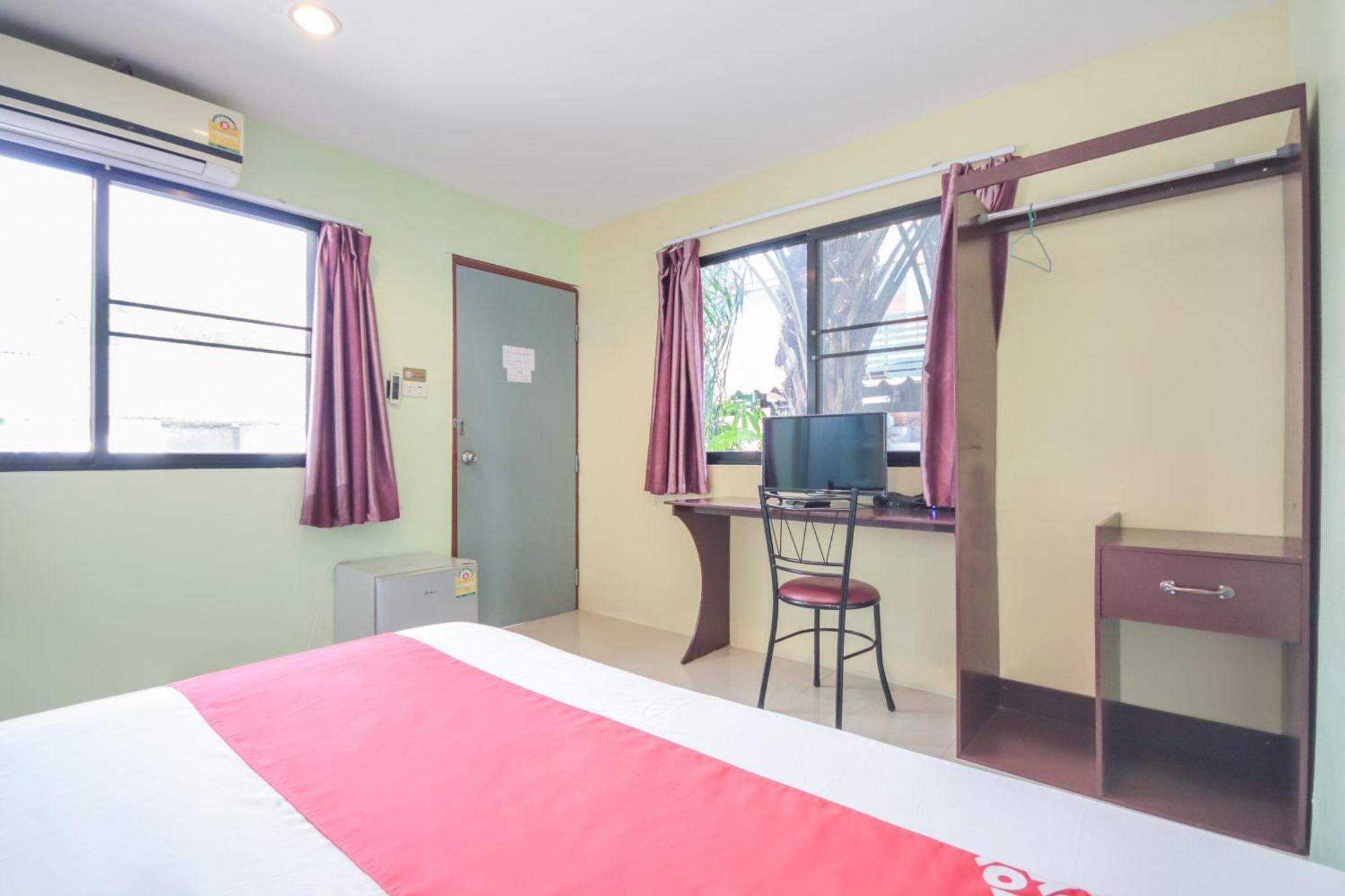 Oyo 1163 Eden Hostel Phuket Ngoại thất bức ảnh