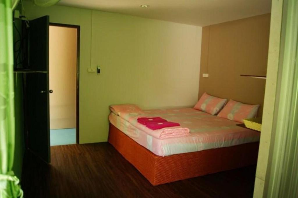 Oyo 1163 Eden Hostel Phuket Ngoại thất bức ảnh