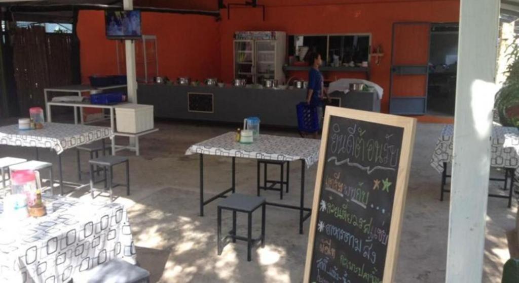 Oyo 1163 Eden Hostel Phuket Ngoại thất bức ảnh