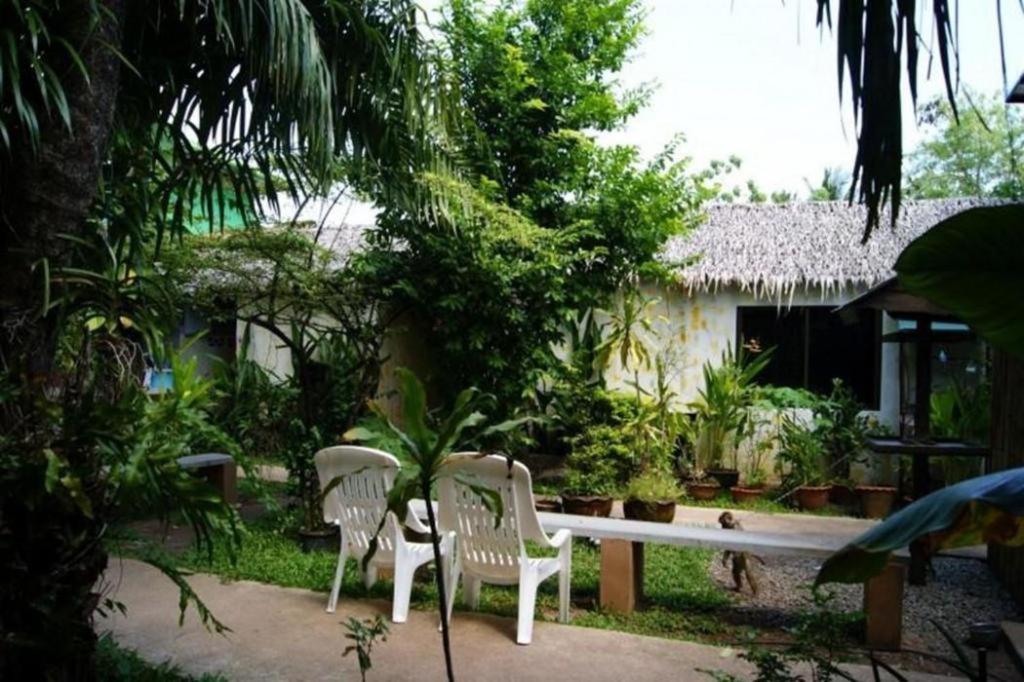 Oyo 1163 Eden Hostel Phuket Ngoại thất bức ảnh