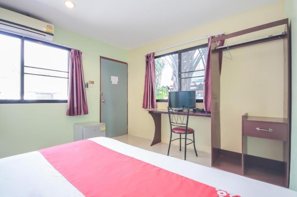 Oyo 1163 Eden Hostel Phuket Ngoại thất bức ảnh