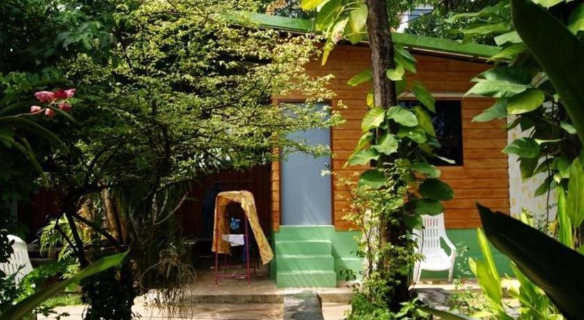 Oyo 1163 Eden Hostel Phuket Ngoại thất bức ảnh