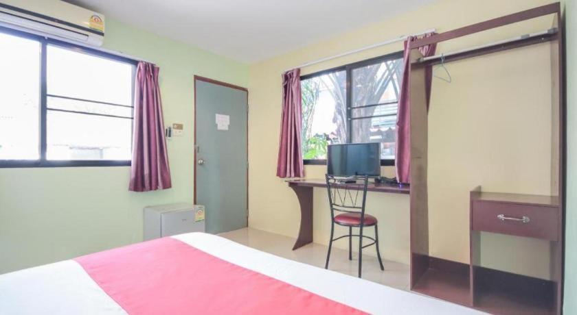 Oyo 1163 Eden Hostel Phuket Ngoại thất bức ảnh
