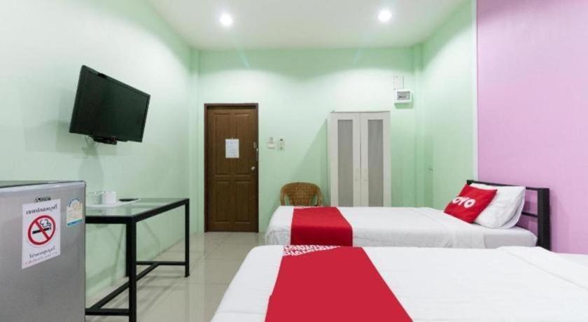 Oyo 1163 Eden Hostel Phuket Ngoại thất bức ảnh