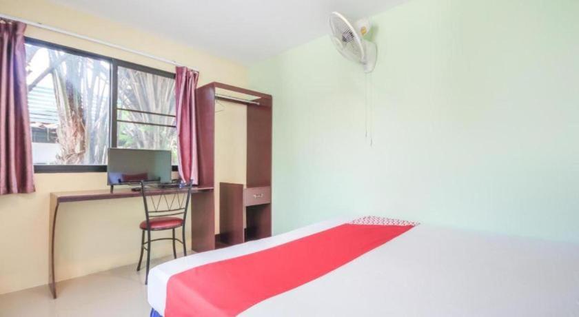 Oyo 1163 Eden Hostel Phuket Ngoại thất bức ảnh