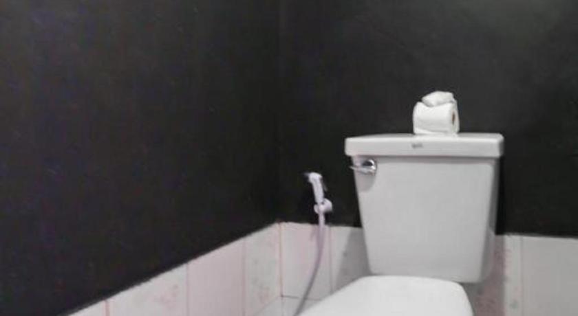 Oyo 1163 Eden Hostel Phuket Ngoại thất bức ảnh