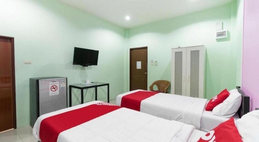 Oyo 1163 Eden Hostel Phuket Ngoại thất bức ảnh