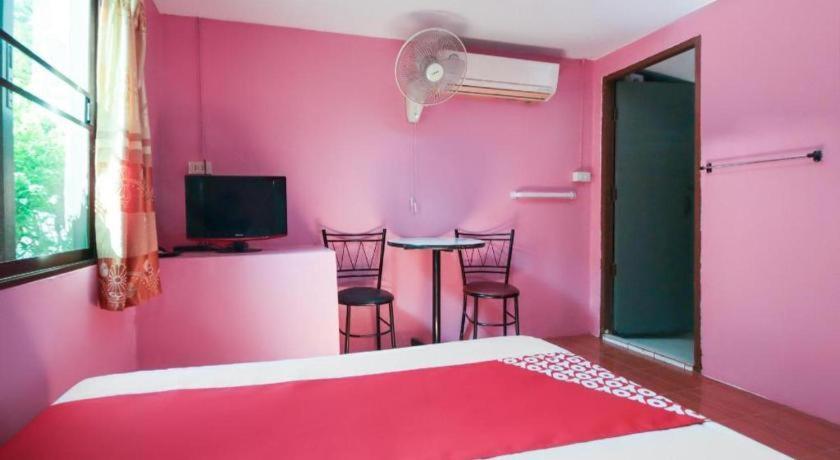 Oyo 1163 Eden Hostel Phuket Ngoại thất bức ảnh