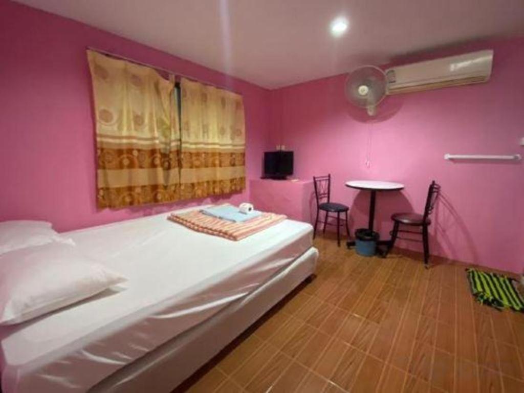 Oyo 1163 Eden Hostel Phuket Ngoại thất bức ảnh